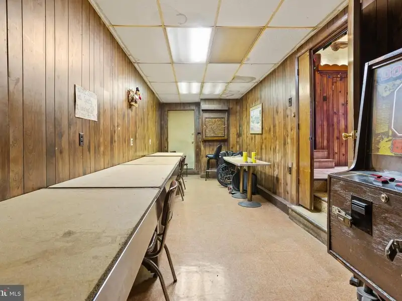 Mixed-use Property with Bar, Residential Space, and Garage in Folcroft Borough