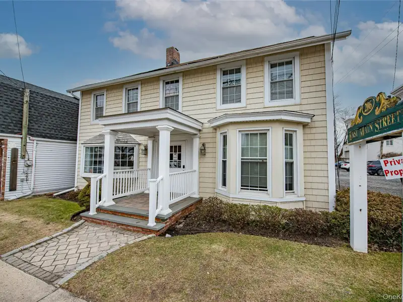 One Room Office in Babylon Village with Parking and Utilities Included