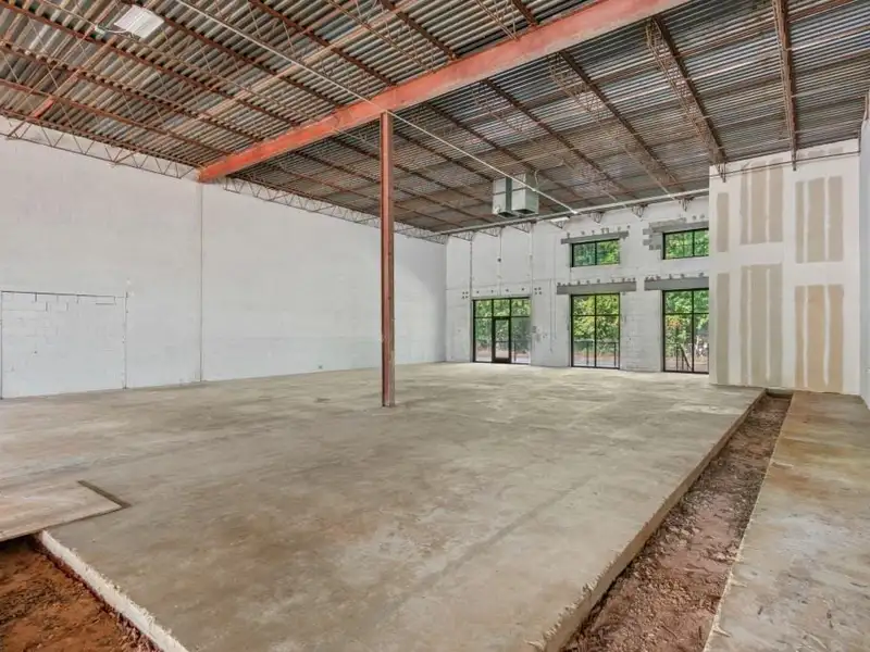 Industrial/flex Building in Prime Atlanta Location with Recent Upgrades and Parking Options