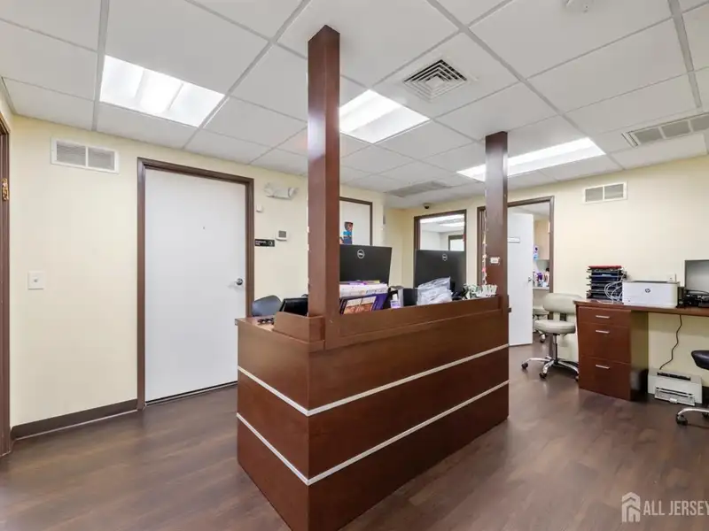 Renovated 3,345 Sf Medical Condo in Ferris Plaza, East Brunswick