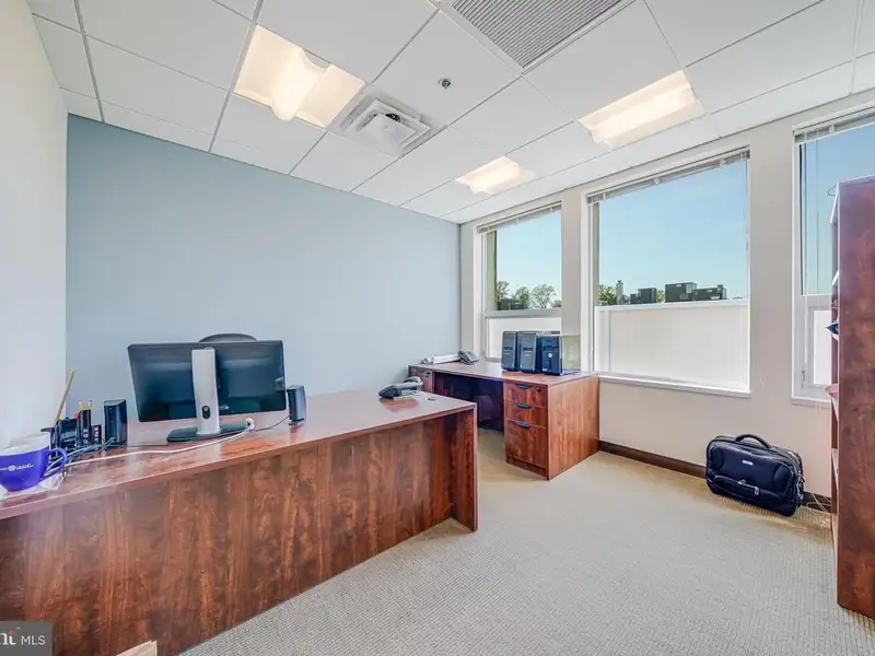 Flexible Office Suite in Prime Falls Church Location - 1,200 Sq Ft, Great Accessibility