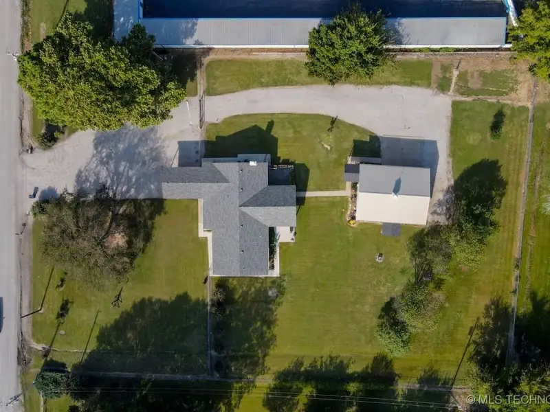 Commercial Property with House and Shops on 2 Acres in Coweta Near Casino