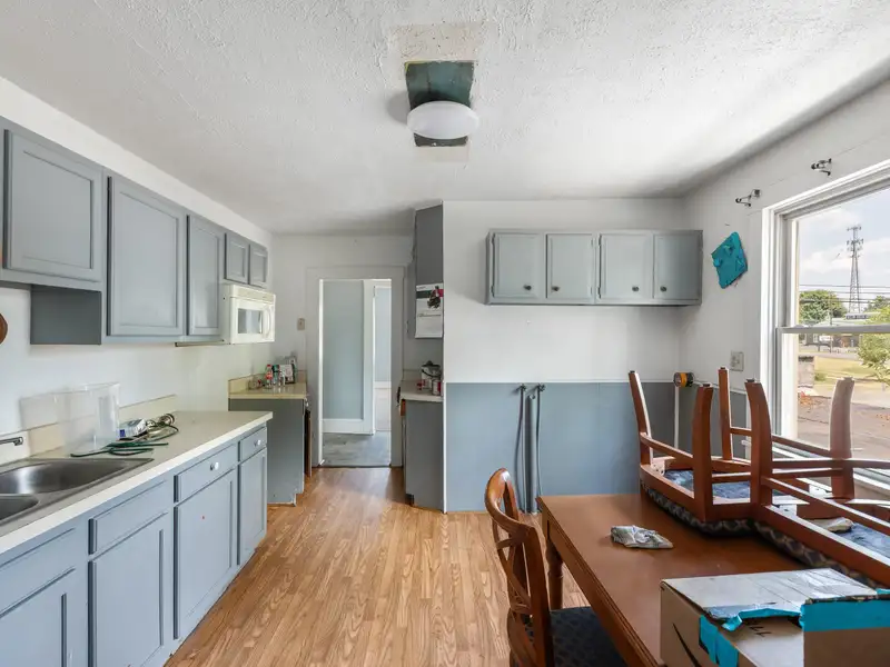 Mixed-use Property in Elkton: Antique Store with 3-bedroom Apartment and Ample Parking