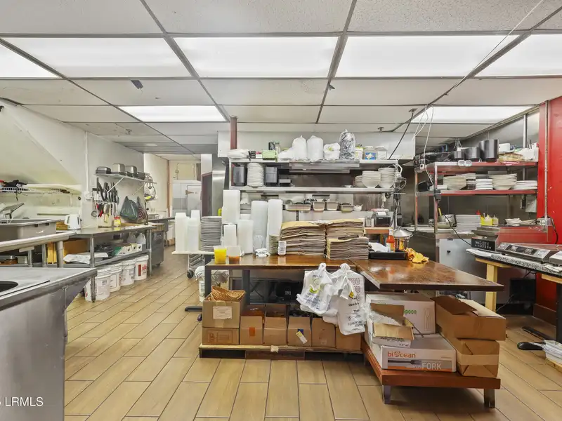 Remodeled Mid-island Restaurant with New Equipment and Outdoor Dining Area