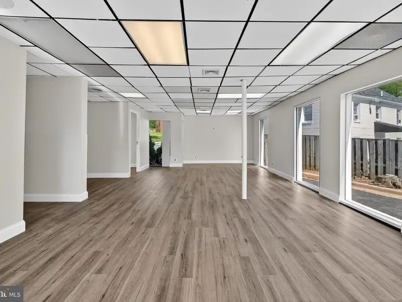Versatile Commercial Property in Northwood Park, Ideal for Offices, Retail, or Light Industrial