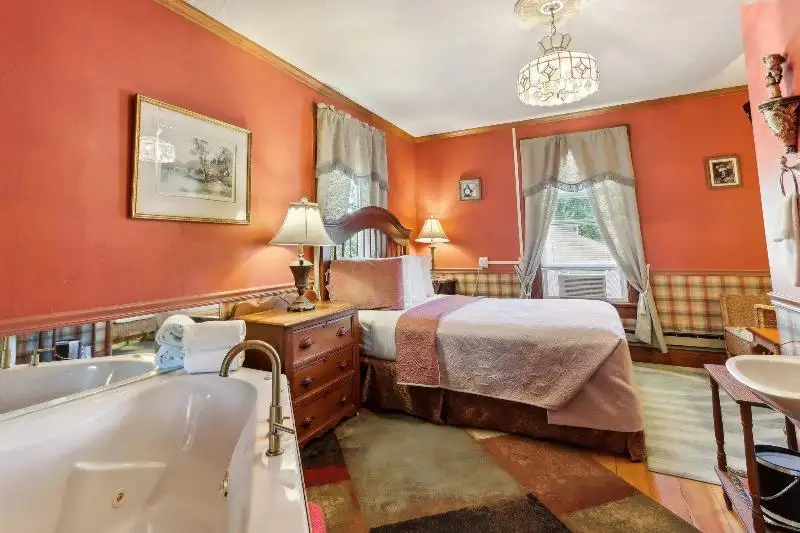 Turnkey B&b and Event Center in Wisconsin Dells with 17 Guest Suites