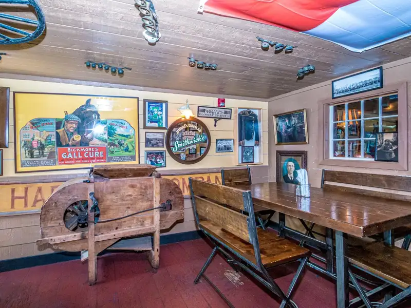 Irish Pub and Restaurant with Mountain Views on 1.64 Acres in North Conway