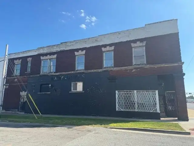 Mixed-use Investment Property with Retail and Apartments at 20th & Broadway