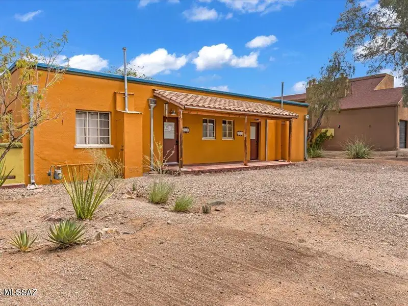 Fully Renovated Multi-family Property in Miramonte Neighborhood with 6 Apartments