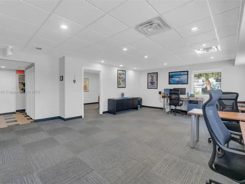 Modern 853 Sf Office Suite in Prime Fort Lauderdale Location with Parking