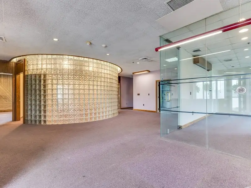 Industrial Building for Lease in North Reading with Office and Warehouse Flexibility