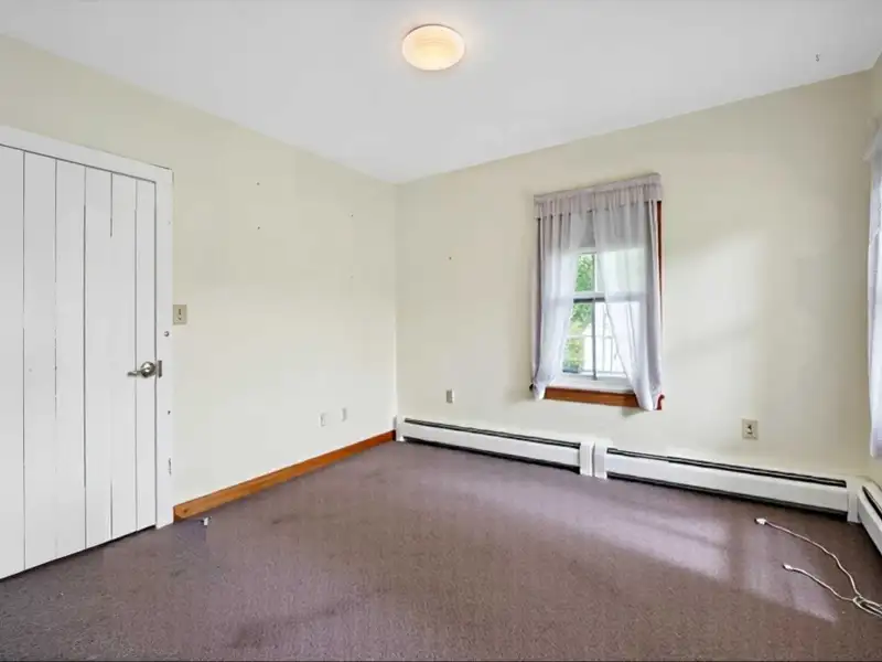 Commercial Retail/warehouse with Charming Colonial Home in High-traffic Corner Location