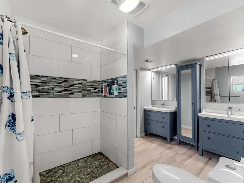 Remodeled 5-bedroom Home on 1 Acre in Redlands Near National Parks