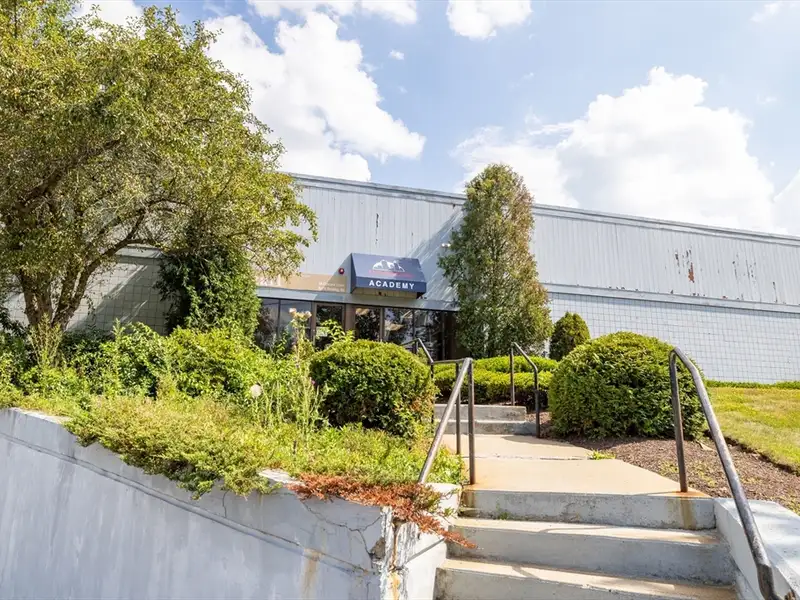 Industrial Building for Lease in North Reading with Office and Warehouse Flexibility