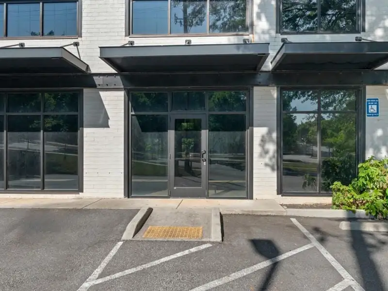 Industrial/flex Building in Prime Atlanta Location with Recent Upgrades and Parking Options