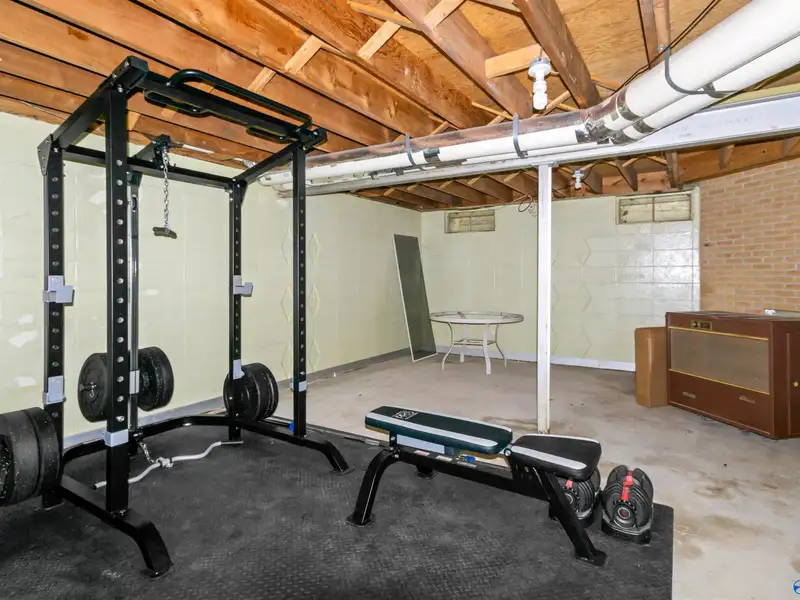 Versatile 2000 Sqft Home on 1.40 Acres in High-growth Huntsville Area