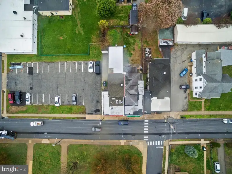 Mixed-use Property with Bar, Residential Space, and Garage in Folcroft Borough