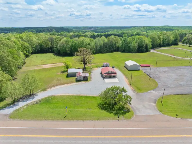 Commercial Restaurant on 3.4 Acres in Parsons, Tn with Highway Frontage and Modern Amenities