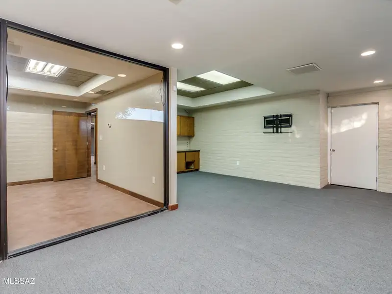 2,975 Sqft Office Space for Sale in Prime Broadway and Wilmot Location with Parking Lot