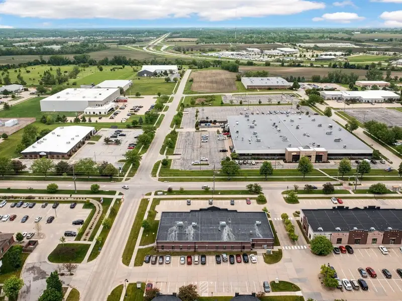Versatile Office Building with Dual Tenant Configuration in Prime Location