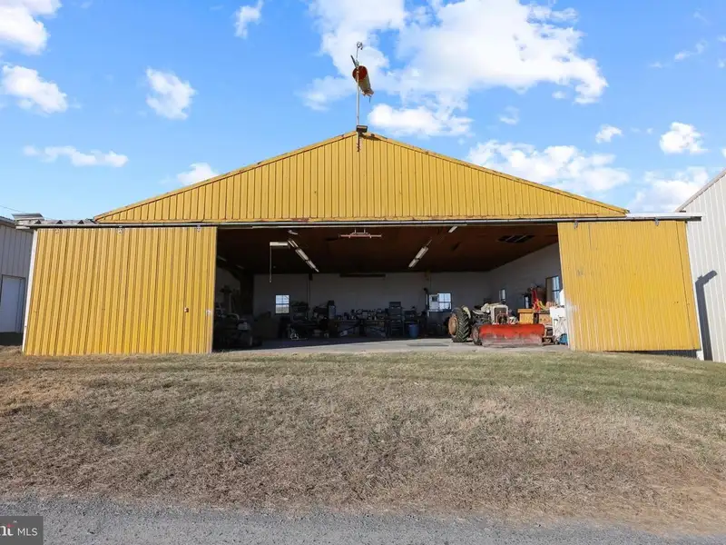 Baublitz Commercial Airport: 10 Acres with Hangars and Income Opportunities in York County, Pa