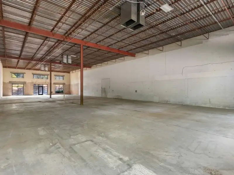 Industrial/flex Building in Prime Atlanta Location with Recent Upgrades and Parking Options