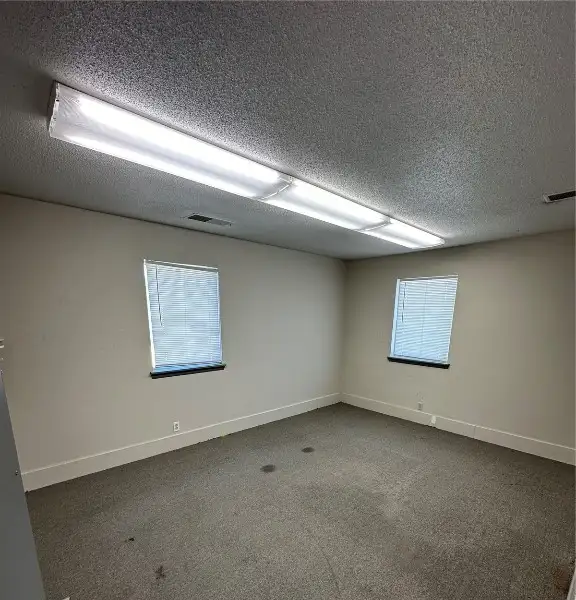 Versatile Office Suites Available for Lease with Customization Options