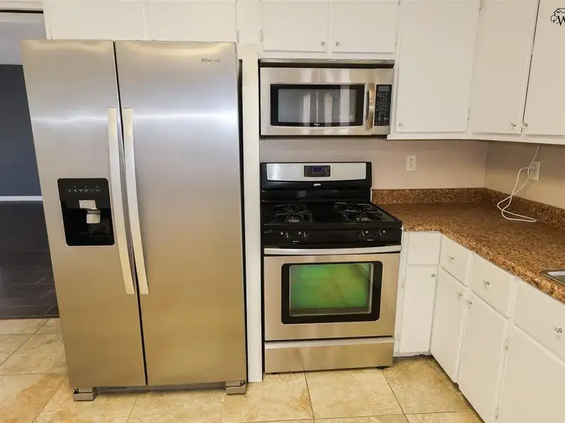 Commercial Property with Office, Living Quarters, and Warehouses in Wichita Falls Area