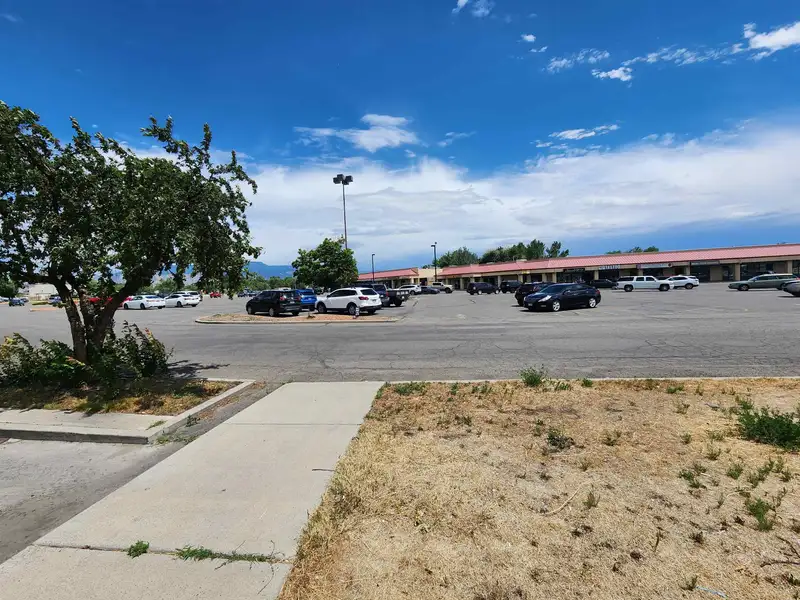 Customizable 1,955 Sq Ft Retail Space in Clifton Shopping Center with High Foot Traffic