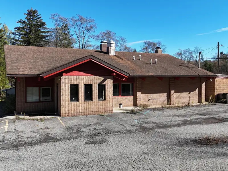 Commercial Building on 7.5 Acres in High-traffic Location Near Hamlin