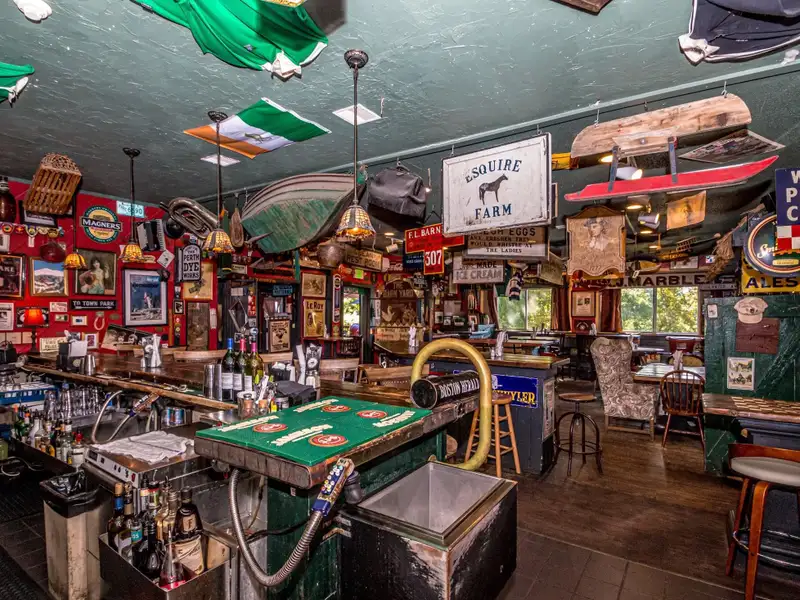 Irish Pub and Restaurant with Mountain Views on 1.64 Acres in North Conway