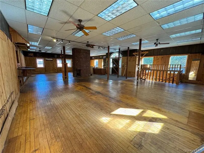 Stand-alone 3038 Sq Ft Commercial Building on High Traffic Road