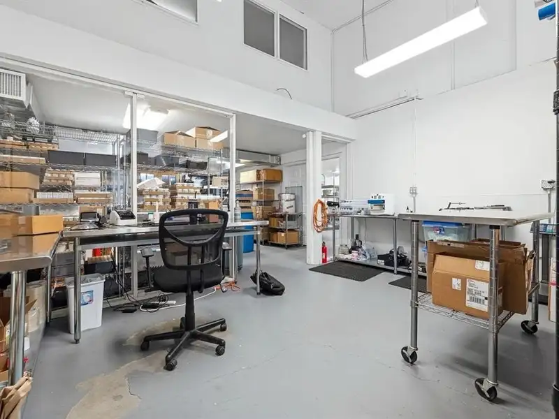 Industrial Office/warehouse Space in Bodo Park with On-site Parking and City Utilities