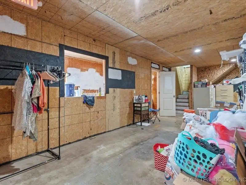 Climate-controlled Warehouse with 4,000+ Sq. Ft. in Convenient Location