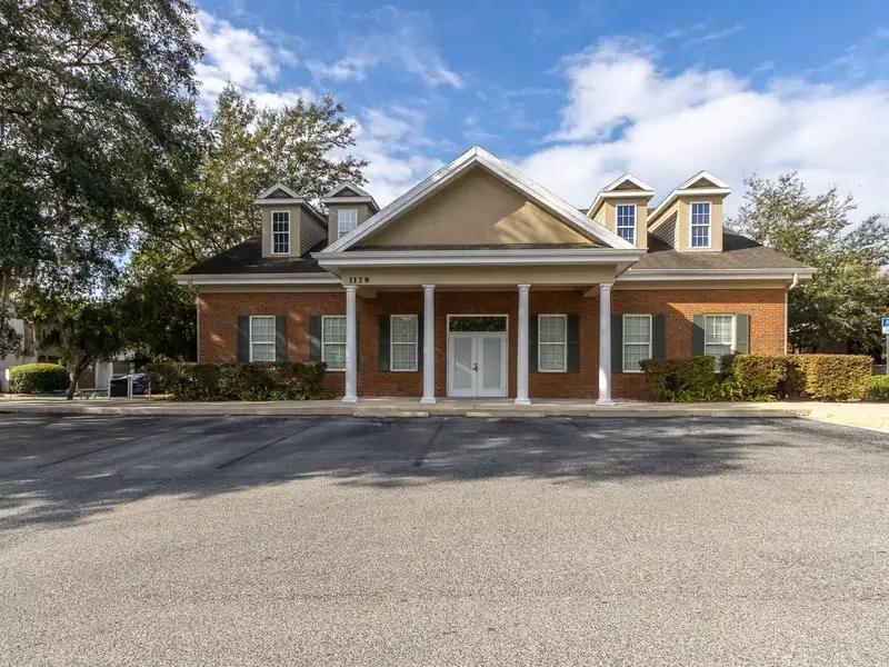 Freestanding Medical Office Near North Florida Regional Medical Center with Multiple Exam Rooms
