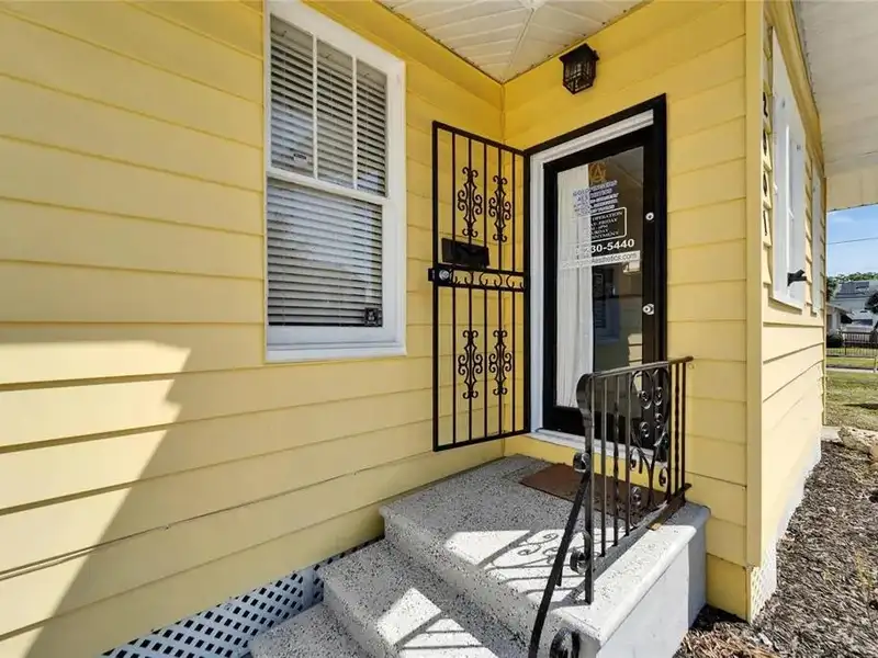 Office Suites in Hyde Park with Conference Rooms and Ample Parking