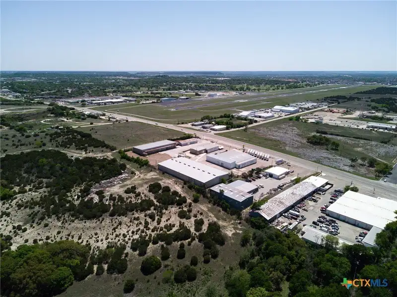 Industrial Warehouse and Office Space on 5 Acres Near Fort Cavazos, Central Texas