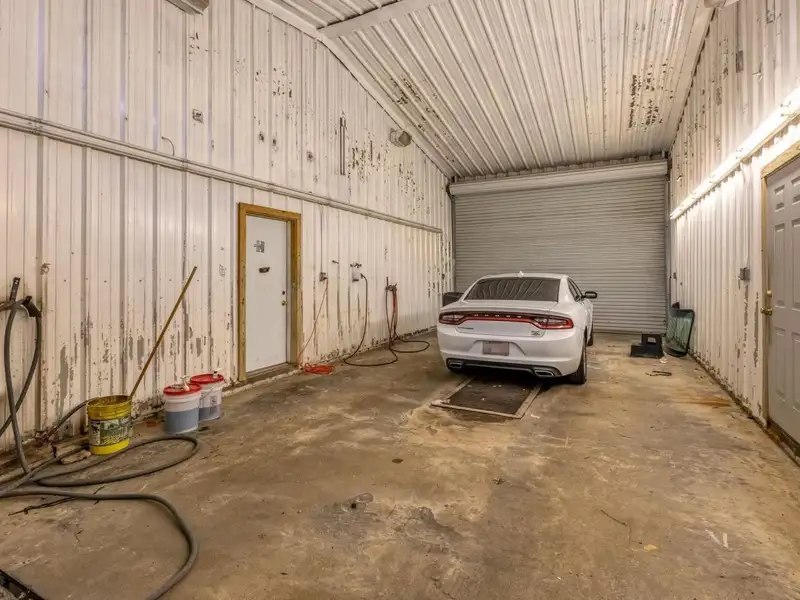 Profitable Auto Glass Repair and Body Shop with Expansion Potential in Hempstead County, Arkansas