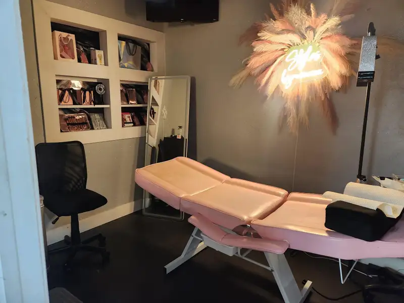 Retail/salon Space in High-traffic Center Near North Ave Walmart