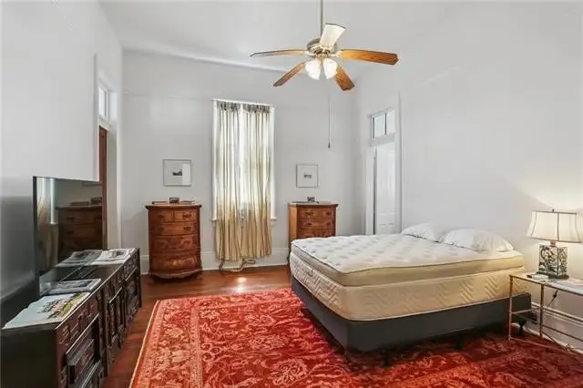 Spacious 2 Bed, 2 Bath Apartment with Balcony on Prytania Corridor