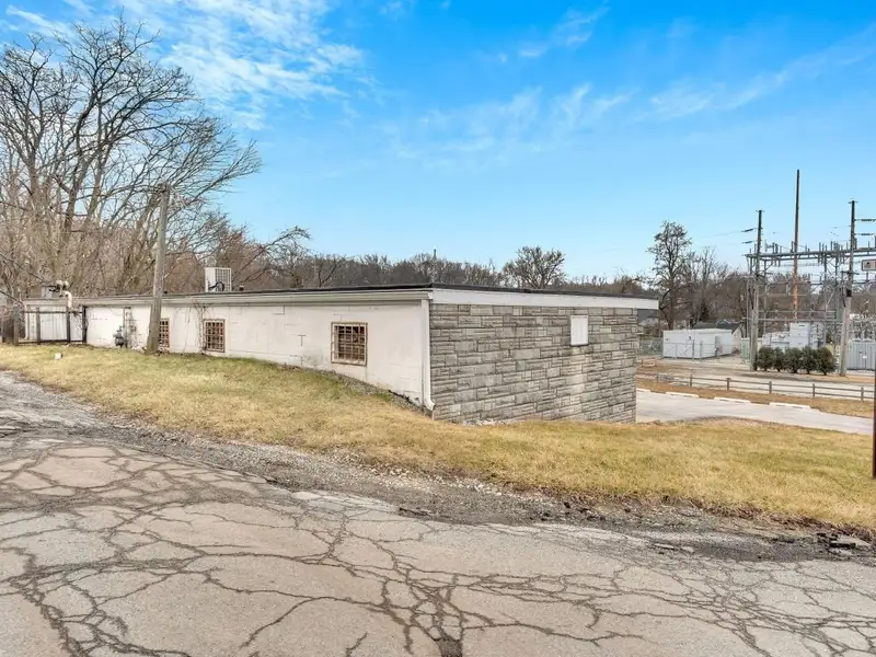 Free Standing 2080 Sqft Commercial Building in Prime B-1 Location Near Cedar Lake