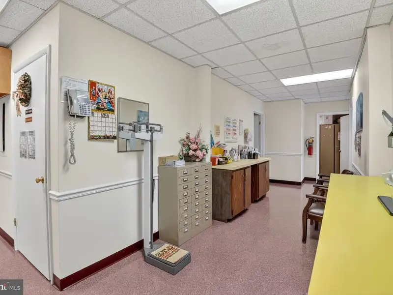 Affordable Office Suites Near Joint Base Andrews - Dual Suites with Separate Entrances