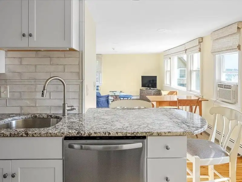 Distinctive Victorian Guest House in Jamestown with 7 Ensuite Bedrooms and Water Views