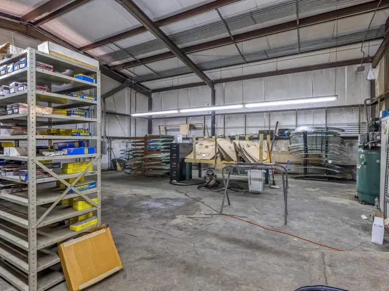 Profitable Auto Glass Repair and Body Shop with Expansion Potential in Hempstead County, Arkansas