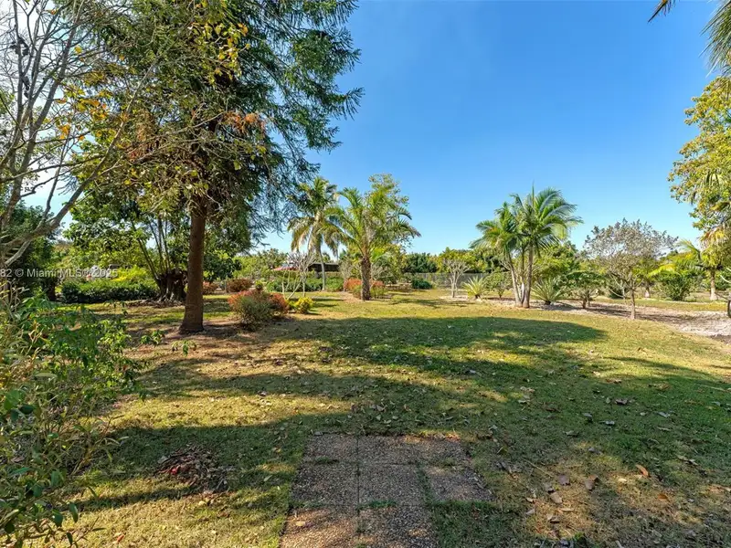Remodeled 5-bedroom Home on 1 Acre in Redlands Near National Parks
