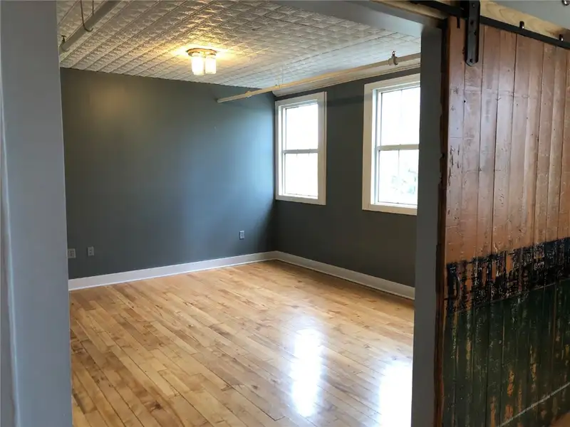 Spacious Open Studio in Historic Smulekoff’s Building - Ideal for Mindful Practices