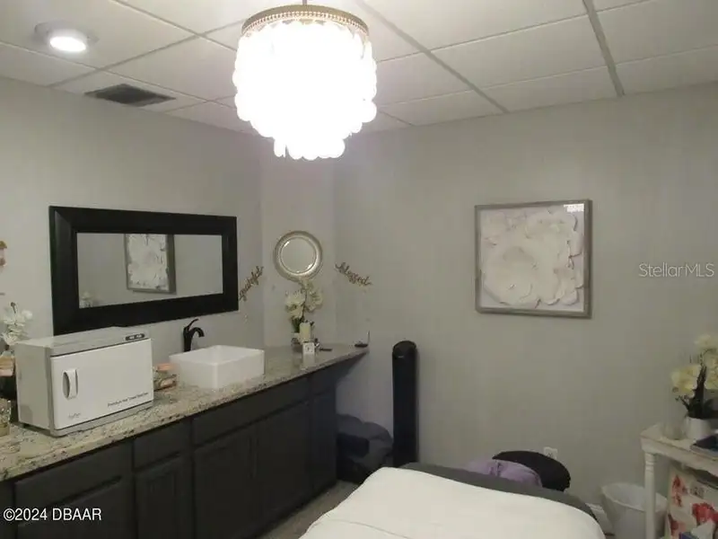 Renovated Medical Suite in Prime Ormond Beach Location with Multiple Treatment Rooms