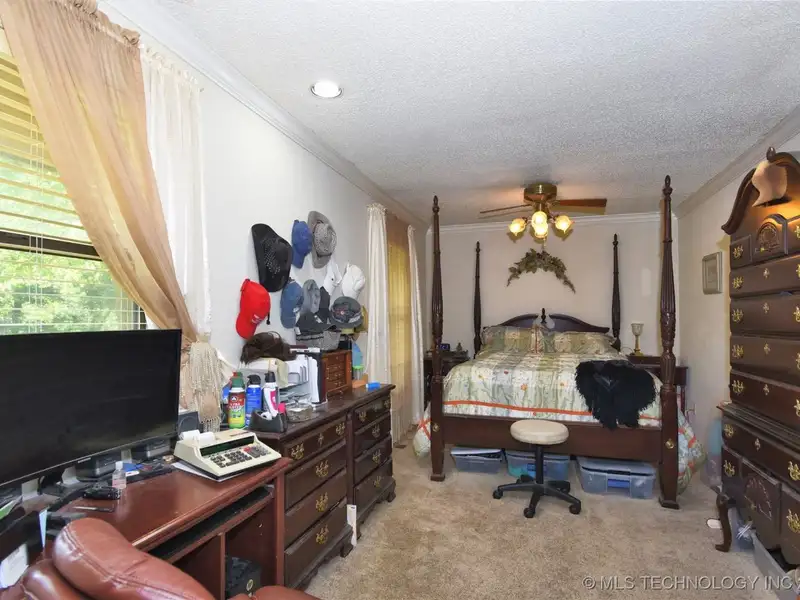 Live-work Property: 2000 Sq. Ft. Office Building with House on 1.25 Acres