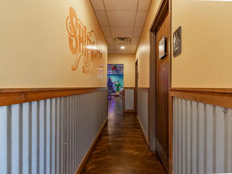 Renovated Commercial Building with Land for Sale in Central Location, Ideal for Restaurant