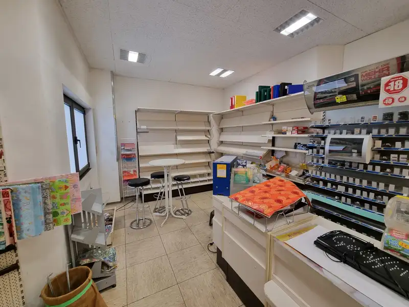 Four Commercial Units in Prime Altdorf Location with Diverse Tenant Opportunities